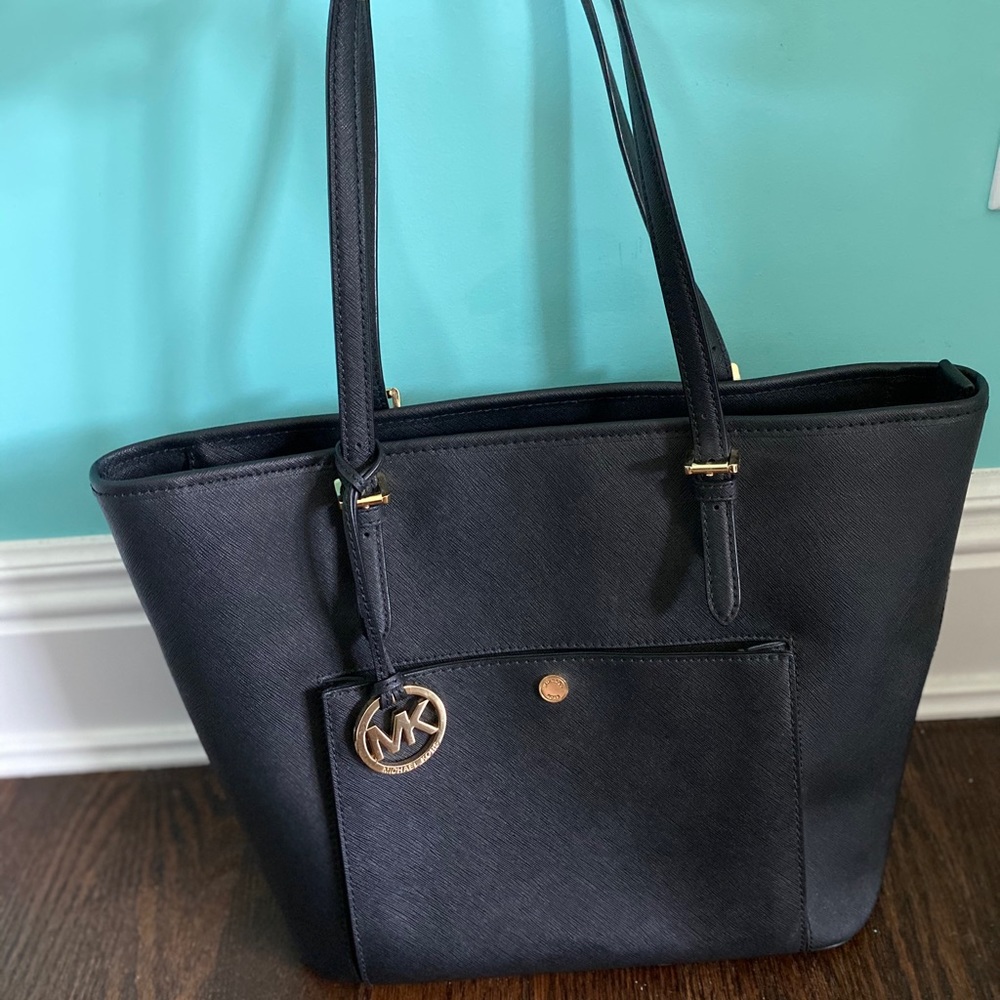 Micheal Kors Jet Set Saffiano LG Pocket Tote